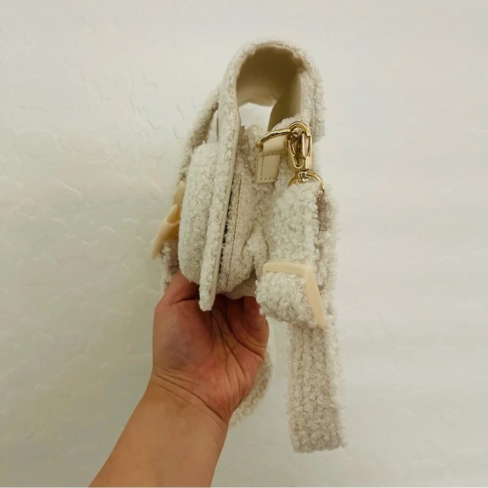 🌹 Fujifilm Instax Mini 12 Cream Colored Sherpa Decorative Camera Case